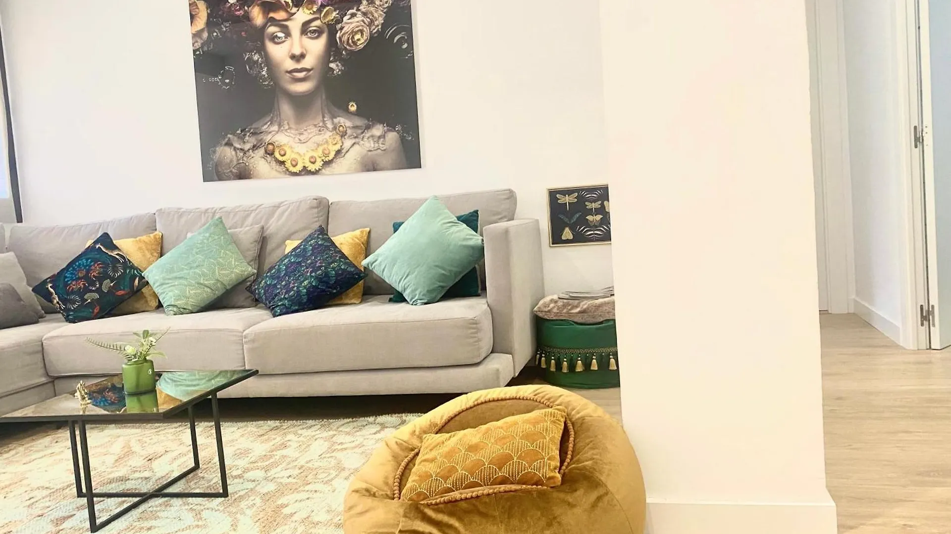 Apartment Barcelona Chic Apartments- Free Parking - 10 Min From Bcn City Centre By Metro Spanien